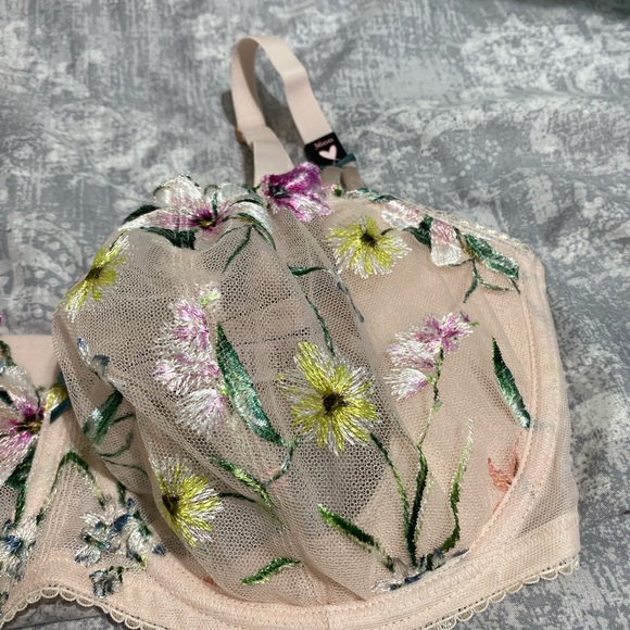 Victoria’s Secret Floral Sexy Bra - Picture 2 of 5